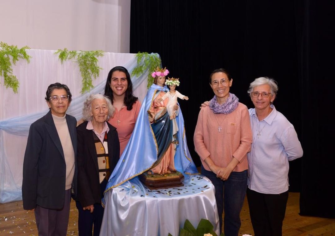 Celebração Mariana reúne comunidade educativa em momento de fé e devoção